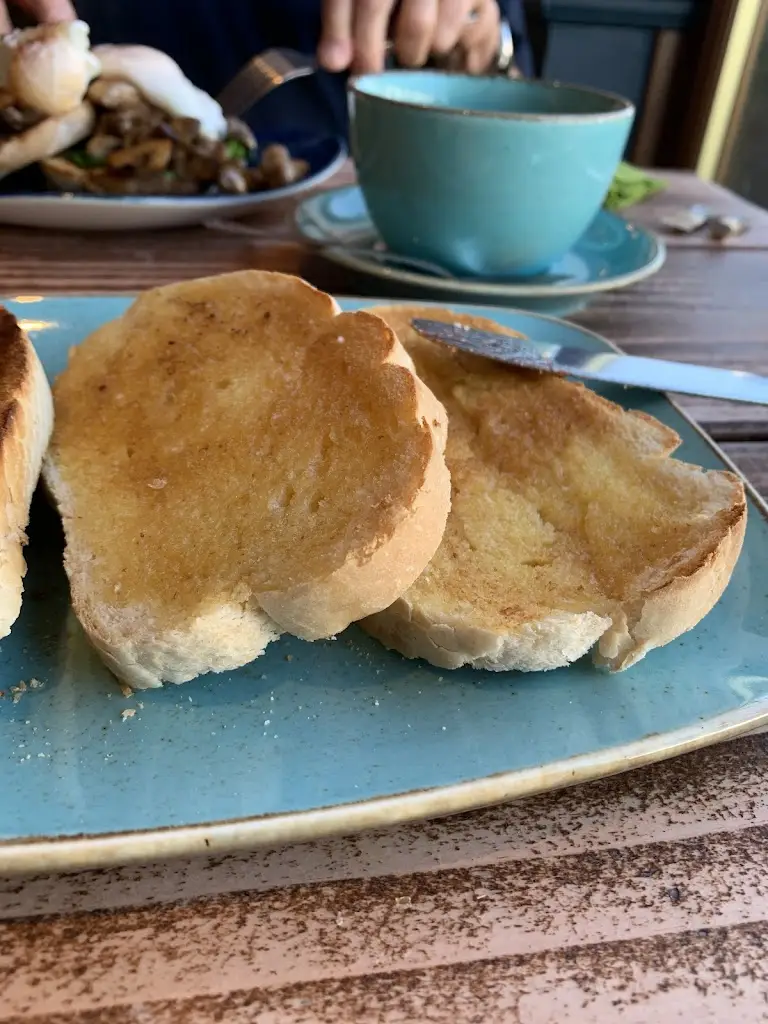 Rebecca Thijm_Pig + Pickle_Kingswinford_review