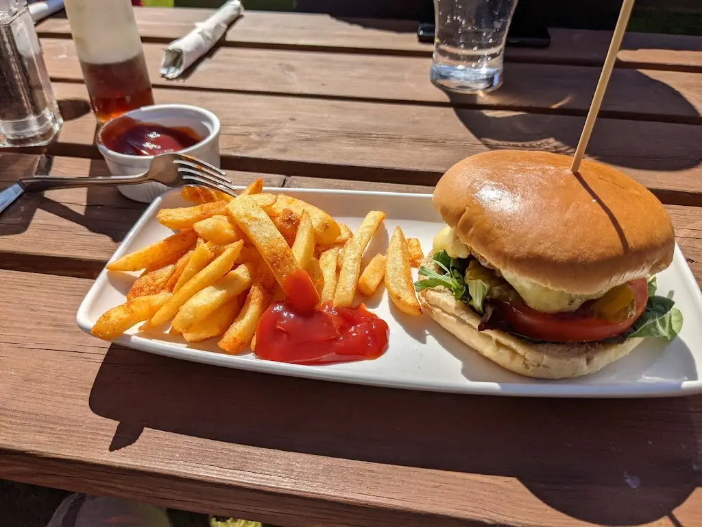 Richard Thomas_The Bee Pub, Windlesham_Bagshot_review