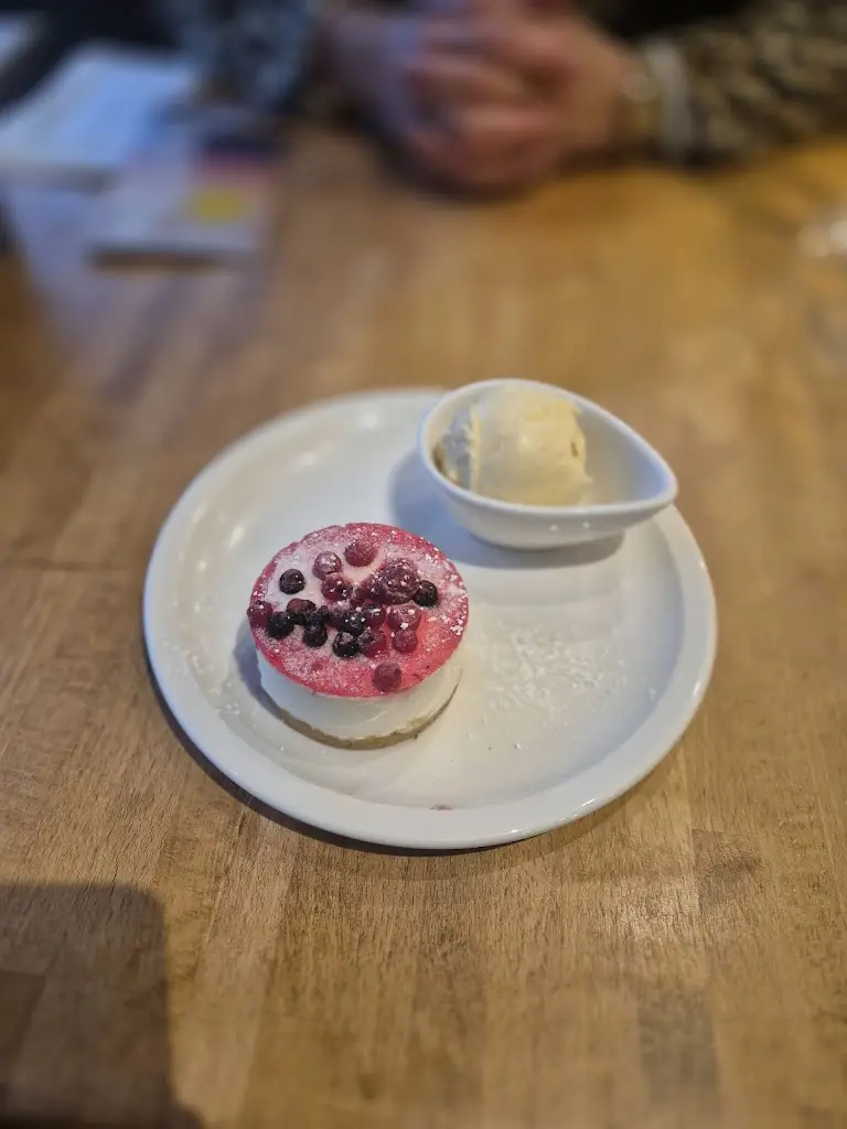 0d3LL_MOJEN_Kingston upon Thames_recensione