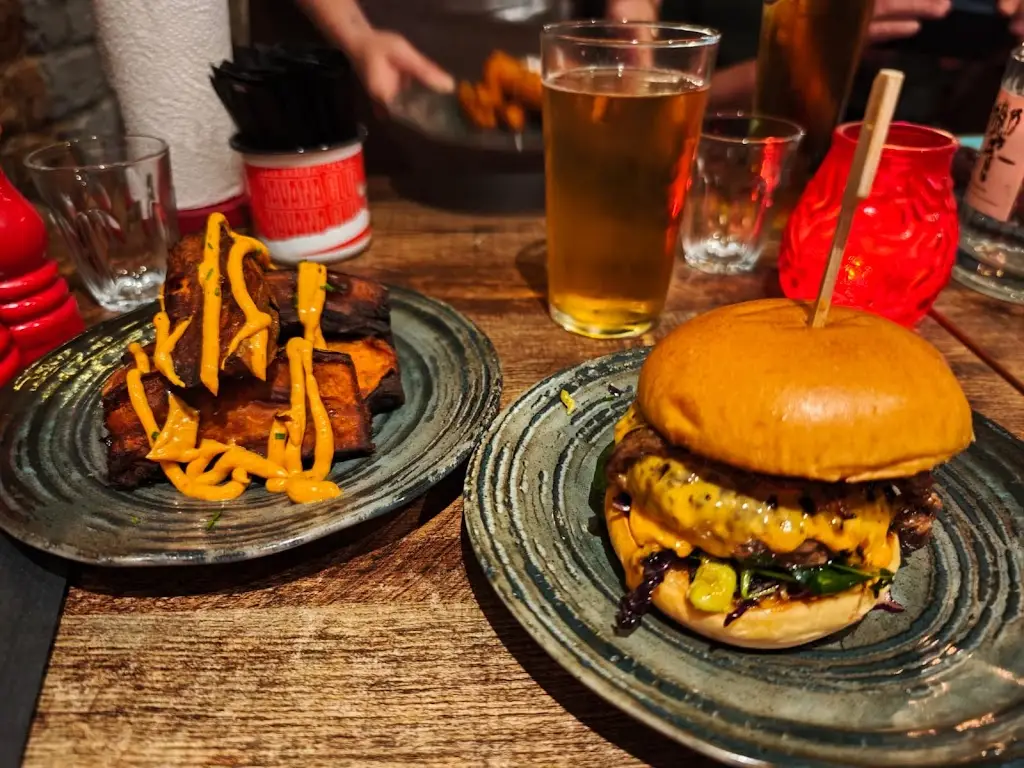 Szabi Peimli_The Grey Horse - Smok'd_Kingston upon Thames_review