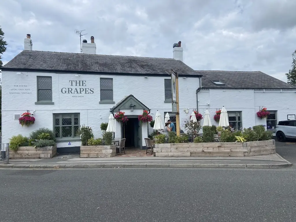 James Valente_The Grapes_Kirkham_review