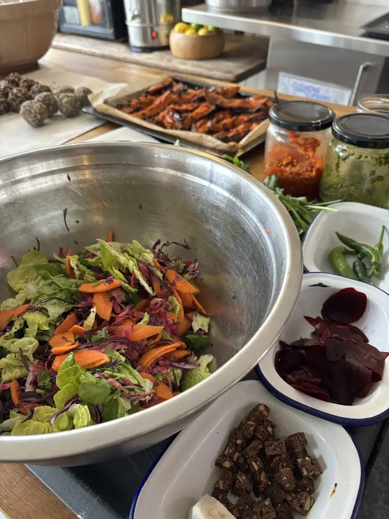 amy bateman_AJ’s_Kingsbridge_review