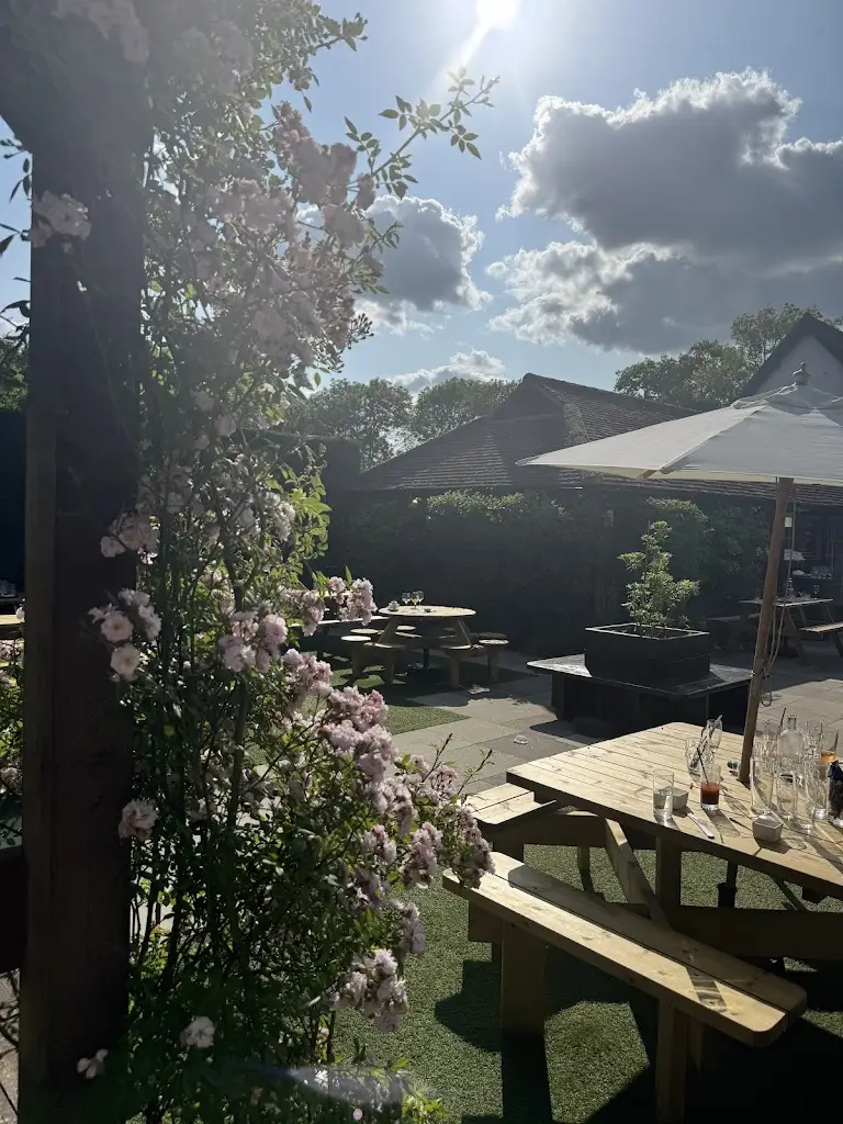 David Kennett_The Lytton Arms Pub_Knebworth_review