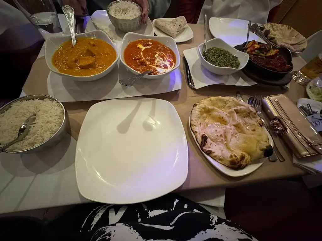 Karlie Day_Raja Tandoori Cuisine_Knebworth_review