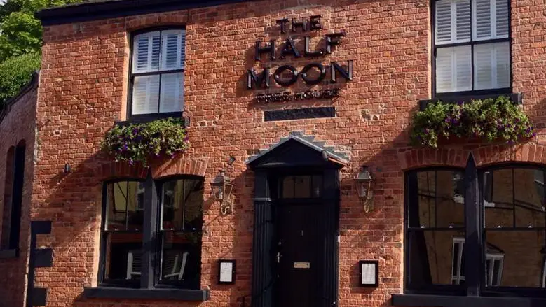 The Half Moon Free House_Knaresborough_slider_image_1