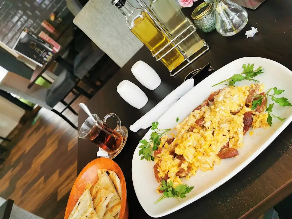 Lorraine Horrocks_THE POSH MEZE BAR & GRILL_Kirkby in Ashfield_review