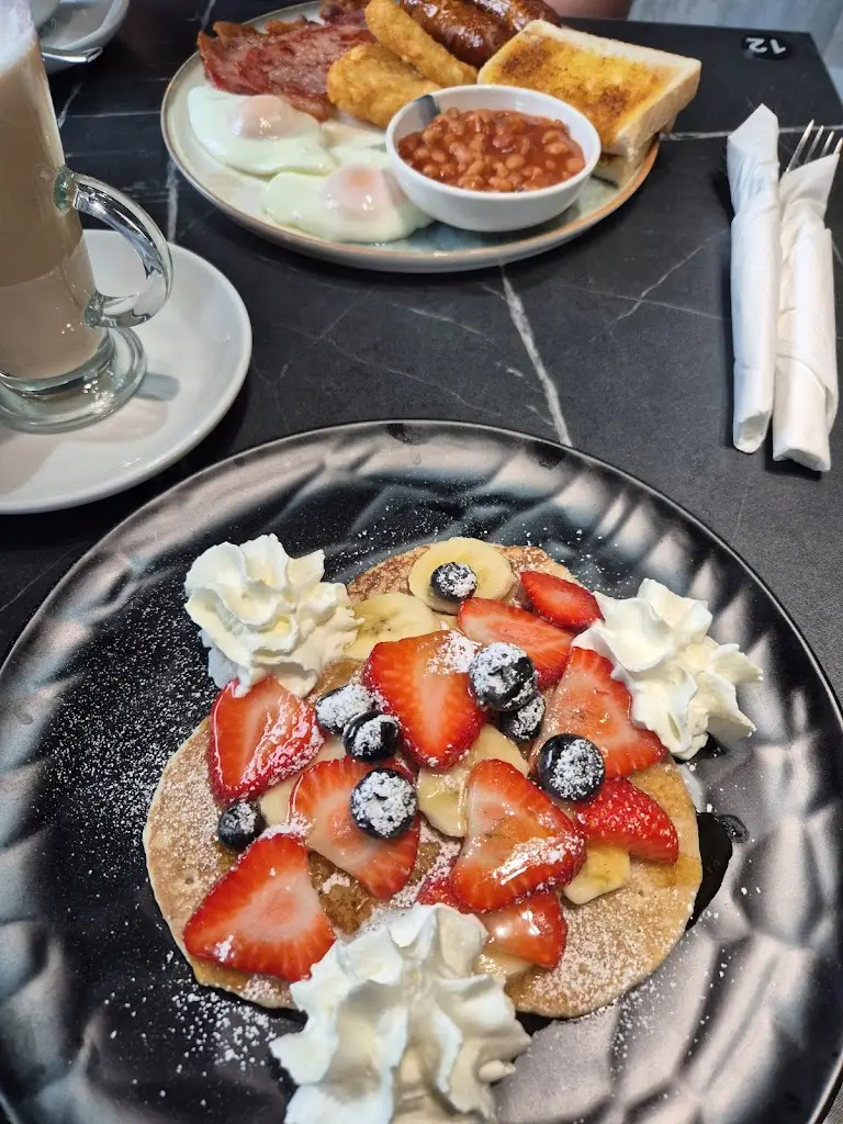 Lizzie Edwards_Mola Cafe Lounge_Lakenheath_review