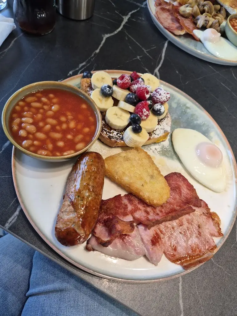 Jenn Burch_Mola Cafe Lounge_Lakenheath_review