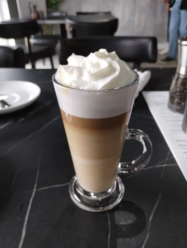 L Ali_Mola Cafe Lounge_Lakenheath_review