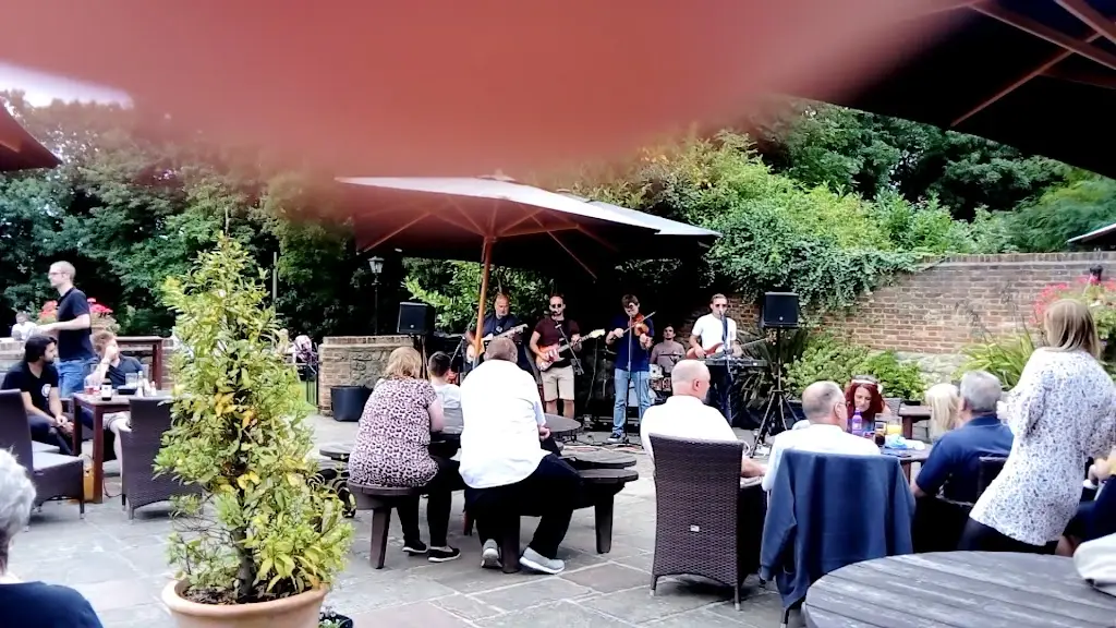 Wealden Hall_Larkfield_slider_image_2