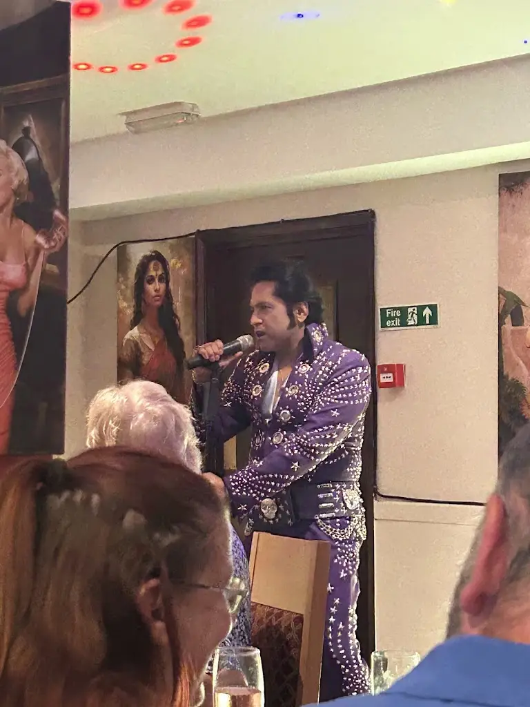 Hannah_The Grand Taj_Knaphill_recensione