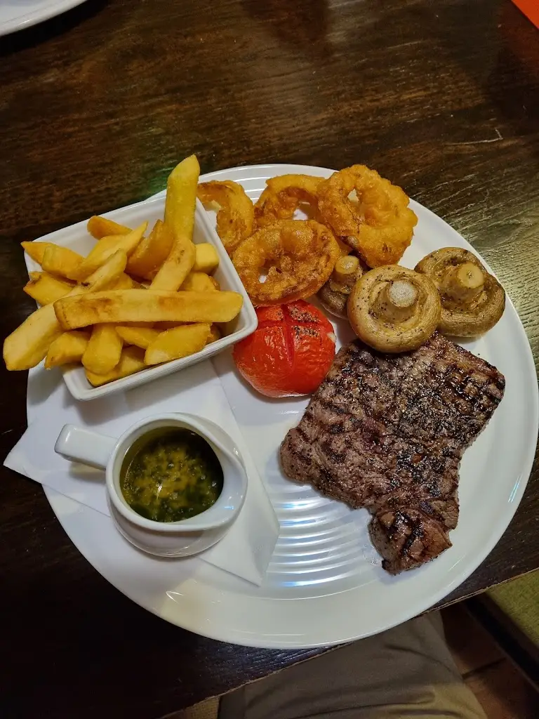 Leslie Clode_The Garibaldi_Knaphill_review