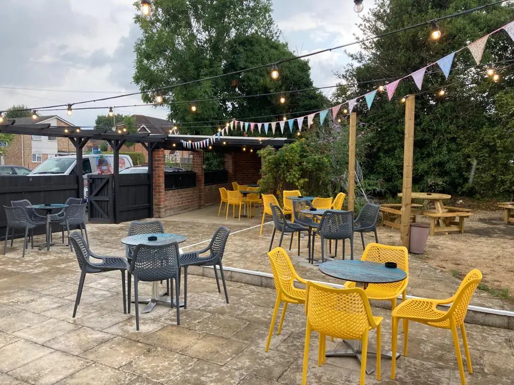 Crown Knaphill_Knaphill_slider_image_1