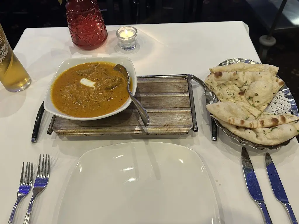 Everest Spice_Knaphill_slider_image_3