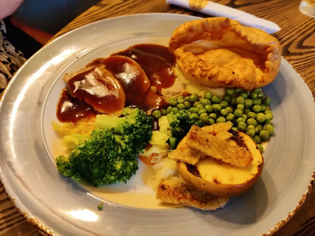 Rebecca Steers_The Green Man_Lavendon_review