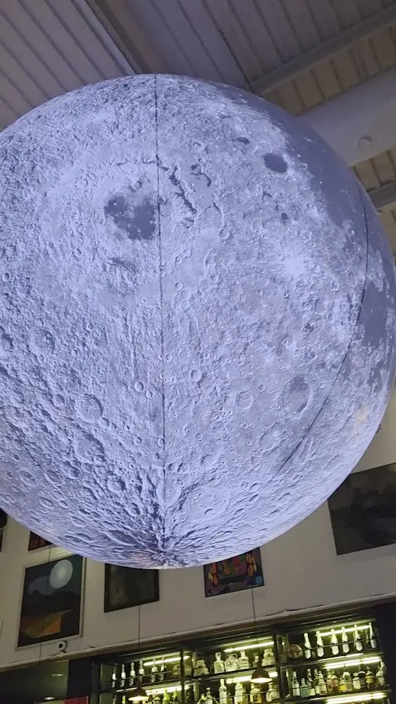 Monty M._Lunar_Barlaston_reseña