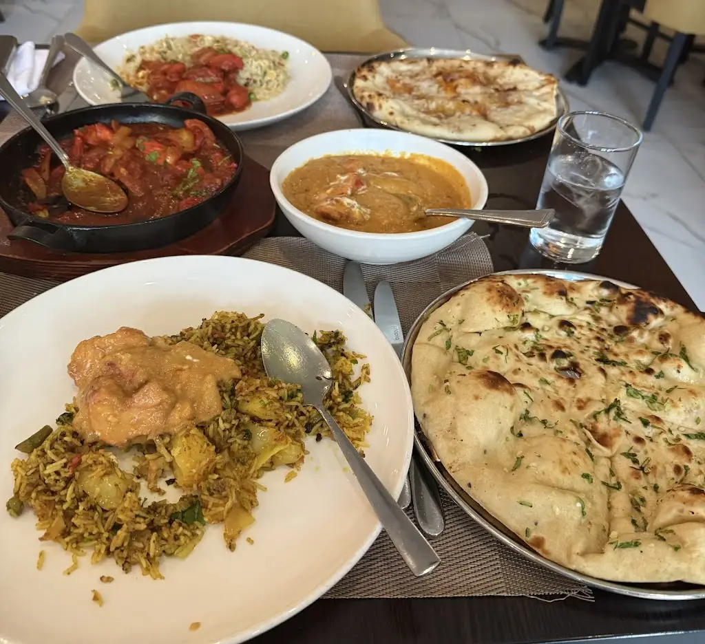 The Lloyds Indian Restaurant In Knowle_Knowle_slider_image_3