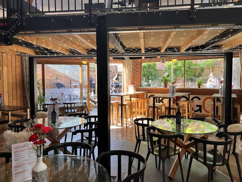 Oktogon restaurant in Knowle
