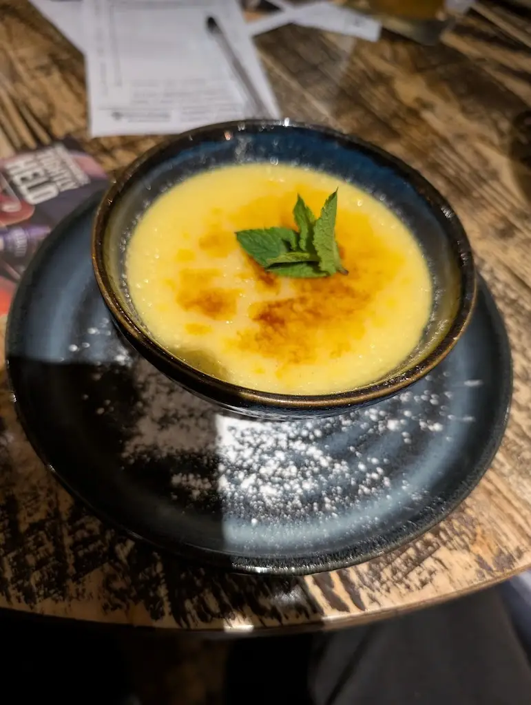 H M_The Red Lion_Knowle_review