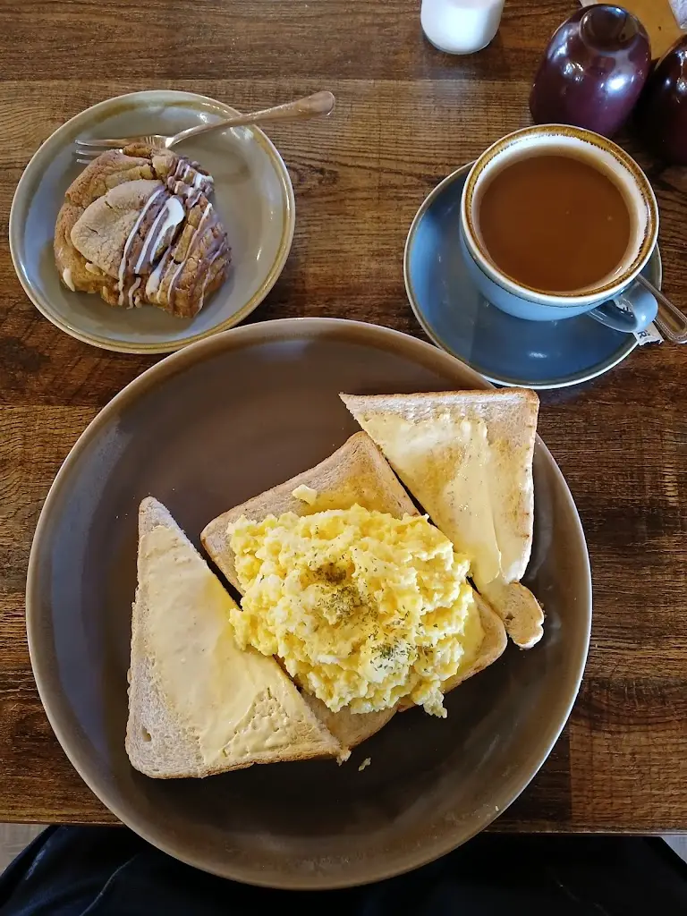 Wade Adams_The Ploughman's Barn @ Manor Farm Shops_Leasingham_review