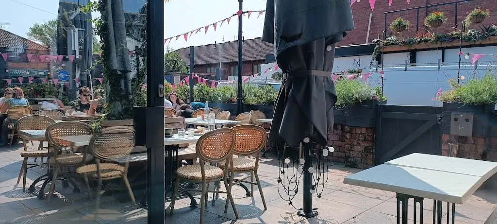 Andy Roberts_The Old School House_Lark Hill_review