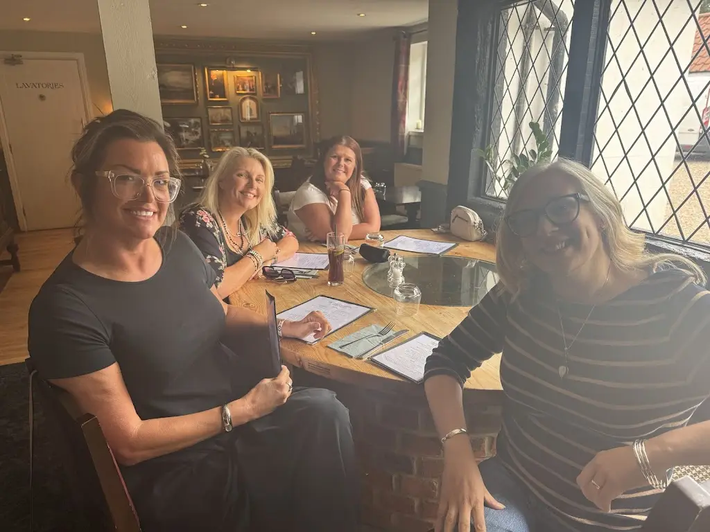 kirsty forsyth_The Hare and Hounds_Layer de la Haye_avis