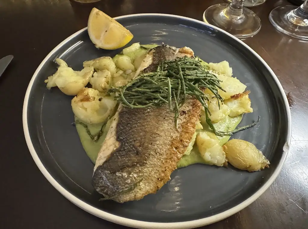 Carey Bennett_The Hare and Hounds_Layer de la Haye_avis