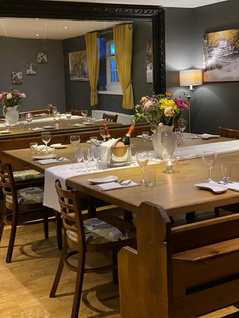 The Hare and Hounds_Layer de la Haye_slider_image_1