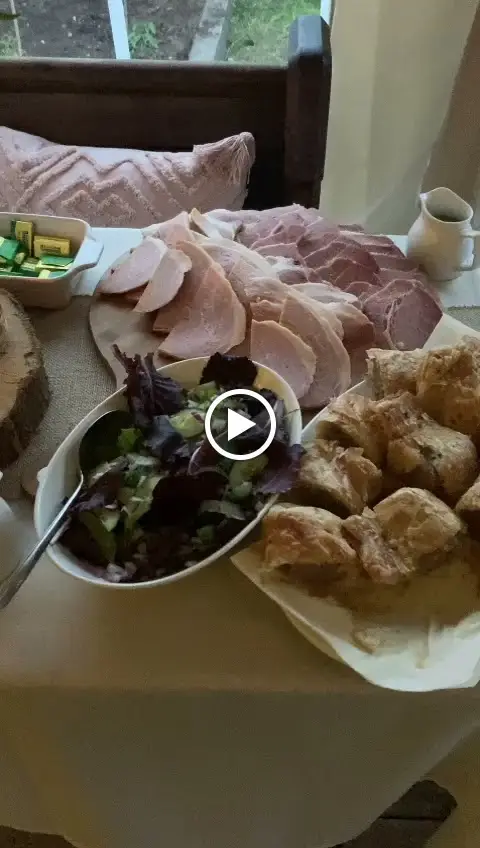 The Hare and Hounds_Layer de la Haye_slider_image_2