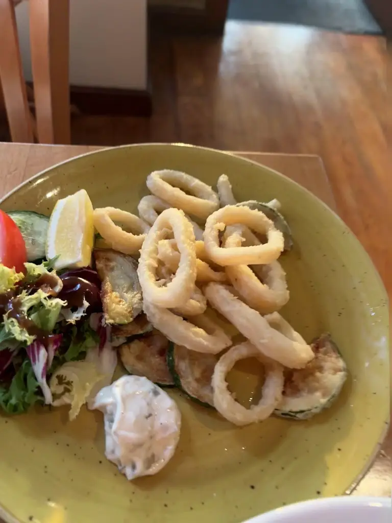 Piazza Firenze - Leatherhead_Leatherhead_slider_image_2