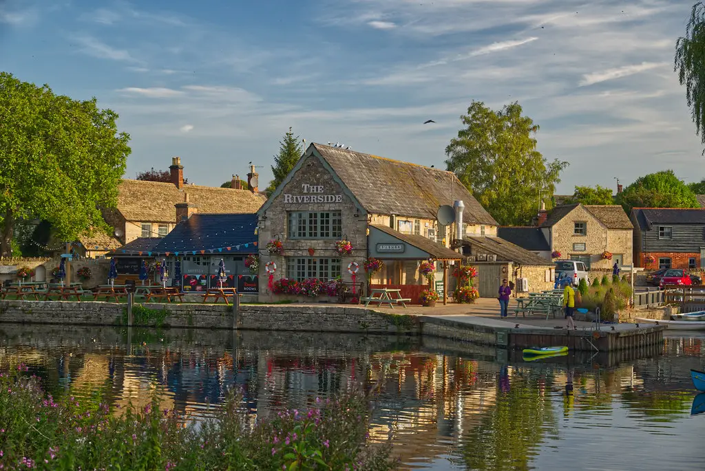 The Riverside_Lechlade_slider_image_1