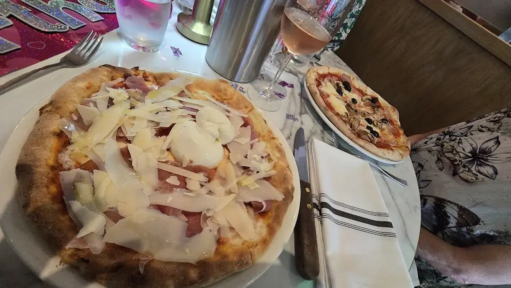 Kat Edwards_Giovanni's_Knutsford_review