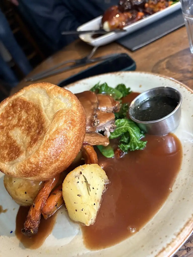 Halima Averill_Dun Cow_Knutsford_review