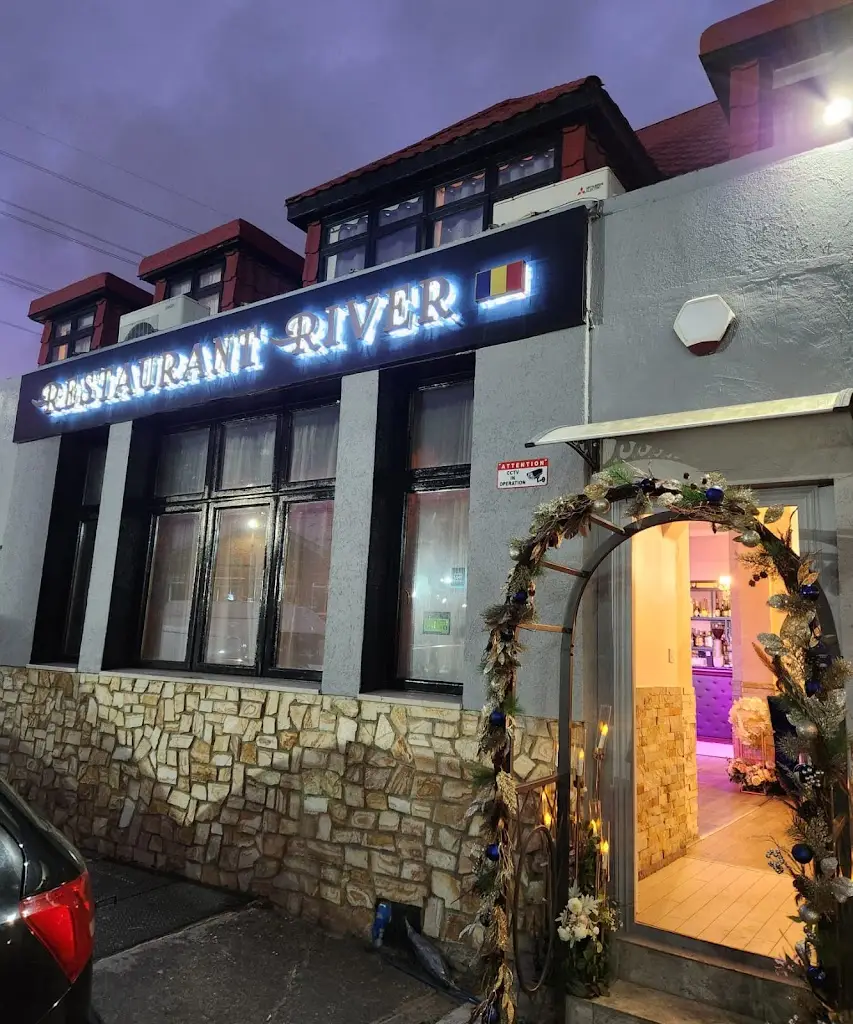 River Restaurant_Barking_slider_image_1