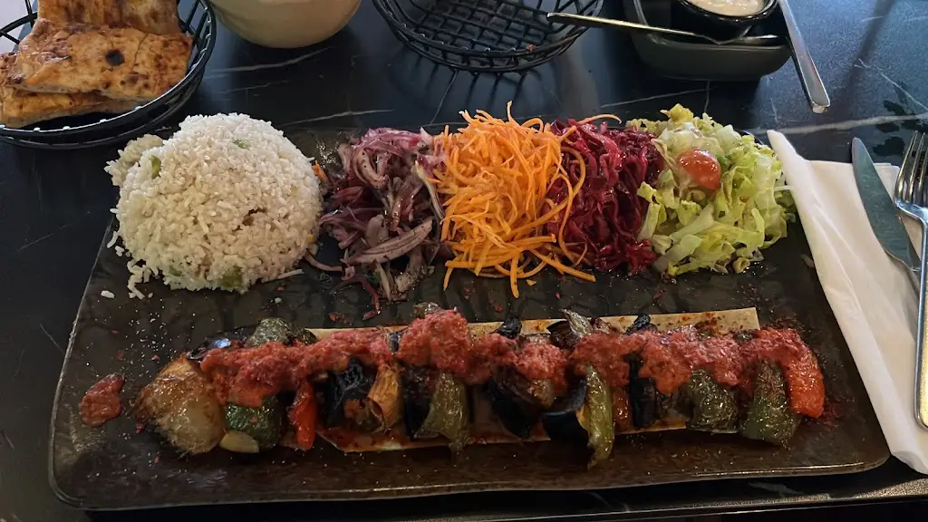 R P_De Roya_Barking_review