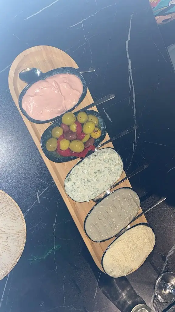 Carla Fernandes_De Roya_Barking_review