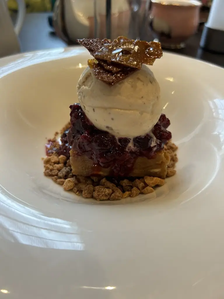 Eowyn Massey_Black Iron_Leicestershire_review