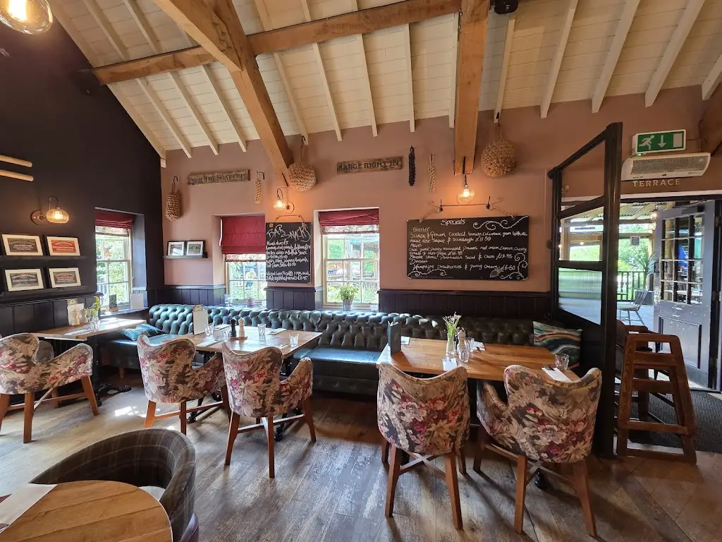 The Grove Lock, Leighton Buzzard_Leighton Buzzard_slider_image_1