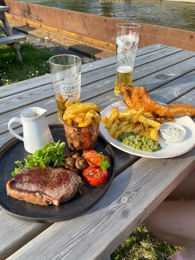 The Grove Lock, Leighton Buzzard_Leighton Buzzard_slider_image_2