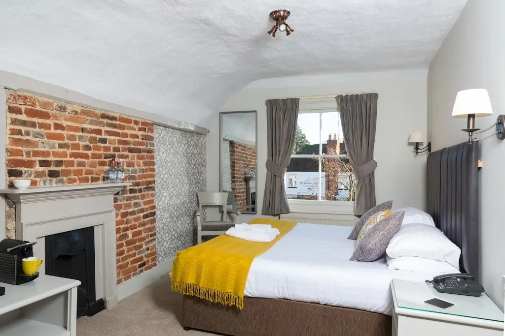 Dog & Bear Hotel_Lenham_slider_image_2