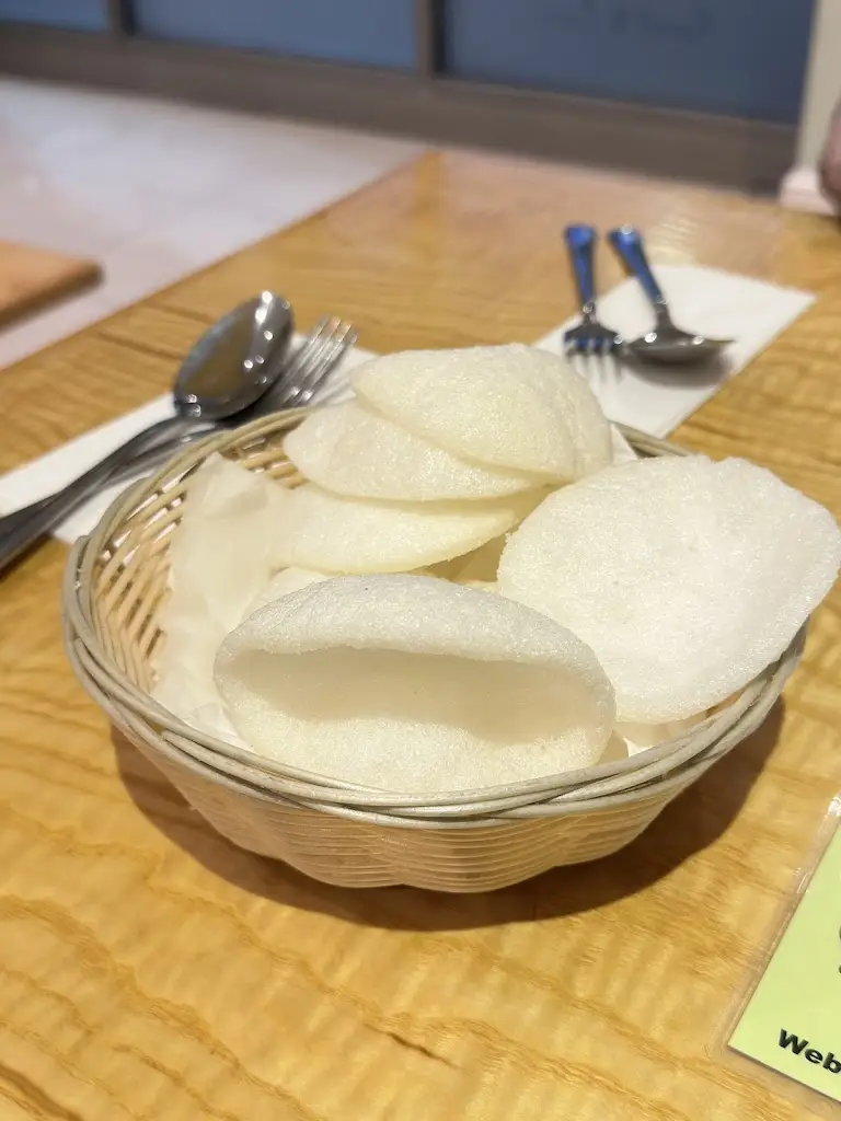 Samiul Alam (প্রত্যয়)_China Friend_Barking_reseña