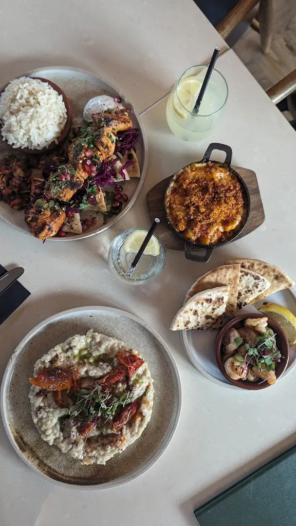 Hana Husain_The Frame_Leicester_review