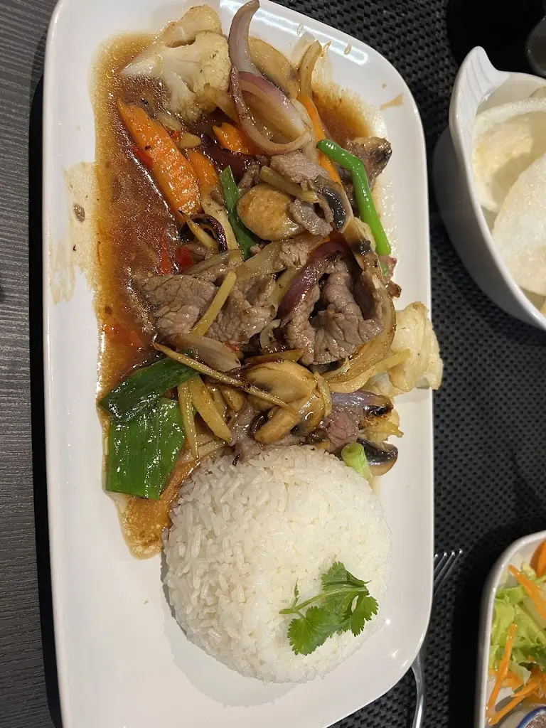 Julia Thomas_Aroy Thai_Langley Park_review