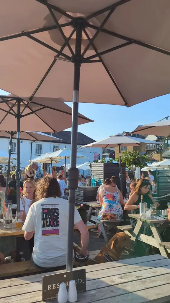 Tânia Teixeira_The Peterboat_Leigh_review