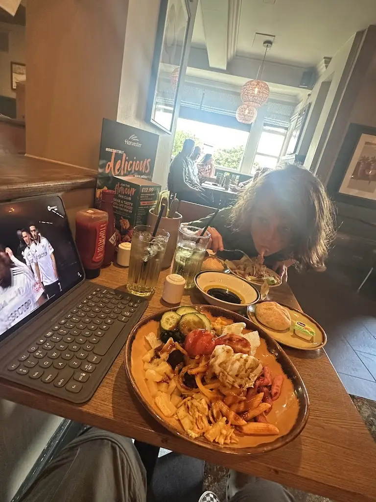 Martin Lopez_Harvester Atherleigh Leigh_Leigh_review