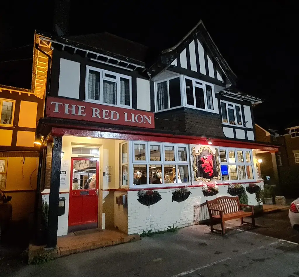 The Red Lion_Lightwater_slider_image_3