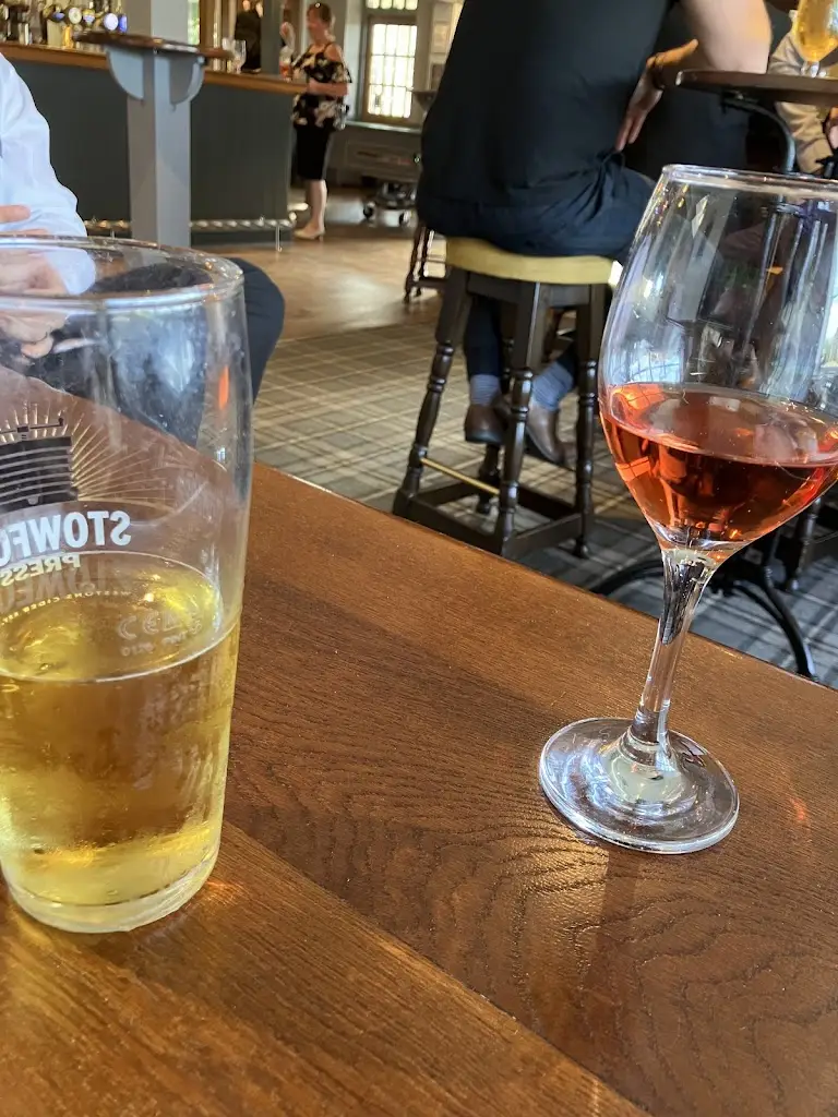 Shamielyn Arzola_The Wyvern_Lee-on-the-Solent_review