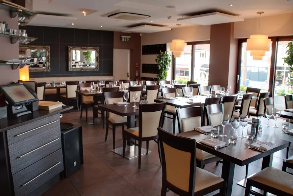 Galu Mediterranean Bar & Grill Restaurant in Banstead