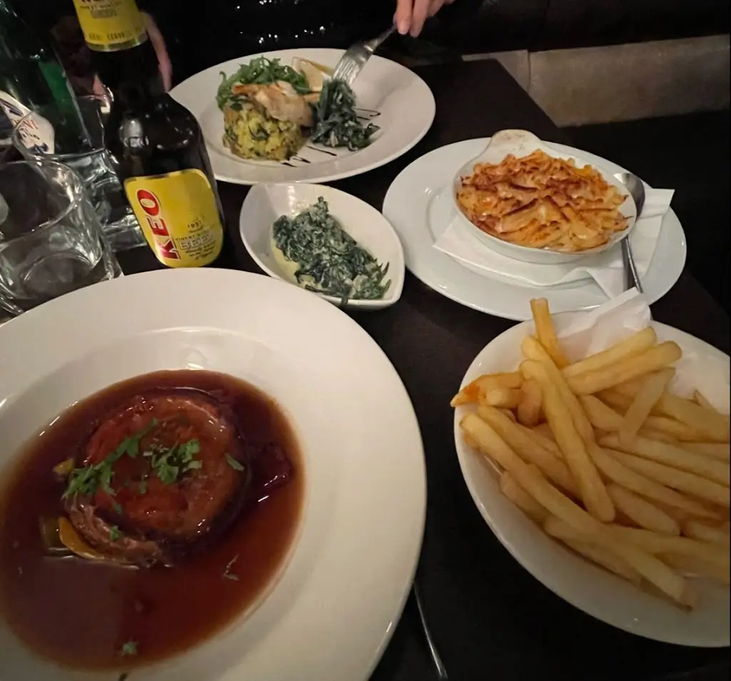 Galu Mediterranean Bar & Grill_Banstead_slider_image_2