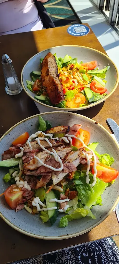 Jackie Freeman_Sizzling_Lee-on-the-Solent_review